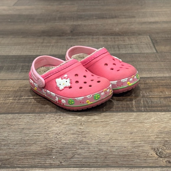 Hello Kitty by Sanrio Fleece Lined Crocs Pink Kids Size 6/7 - Picture 1 of 11